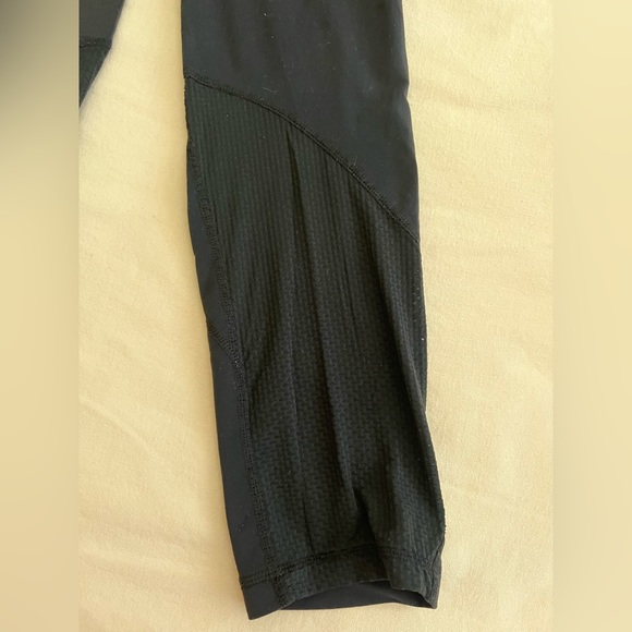 Black GapFit capri workout pants. Size XS - Picture 3 of 8